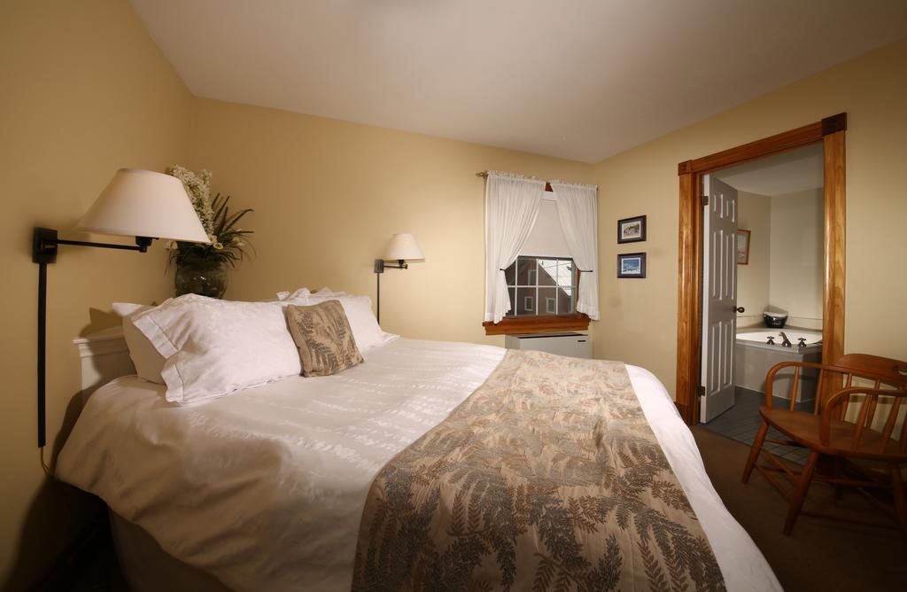 Kettle Creek Inn Port Stanley Exterior foto