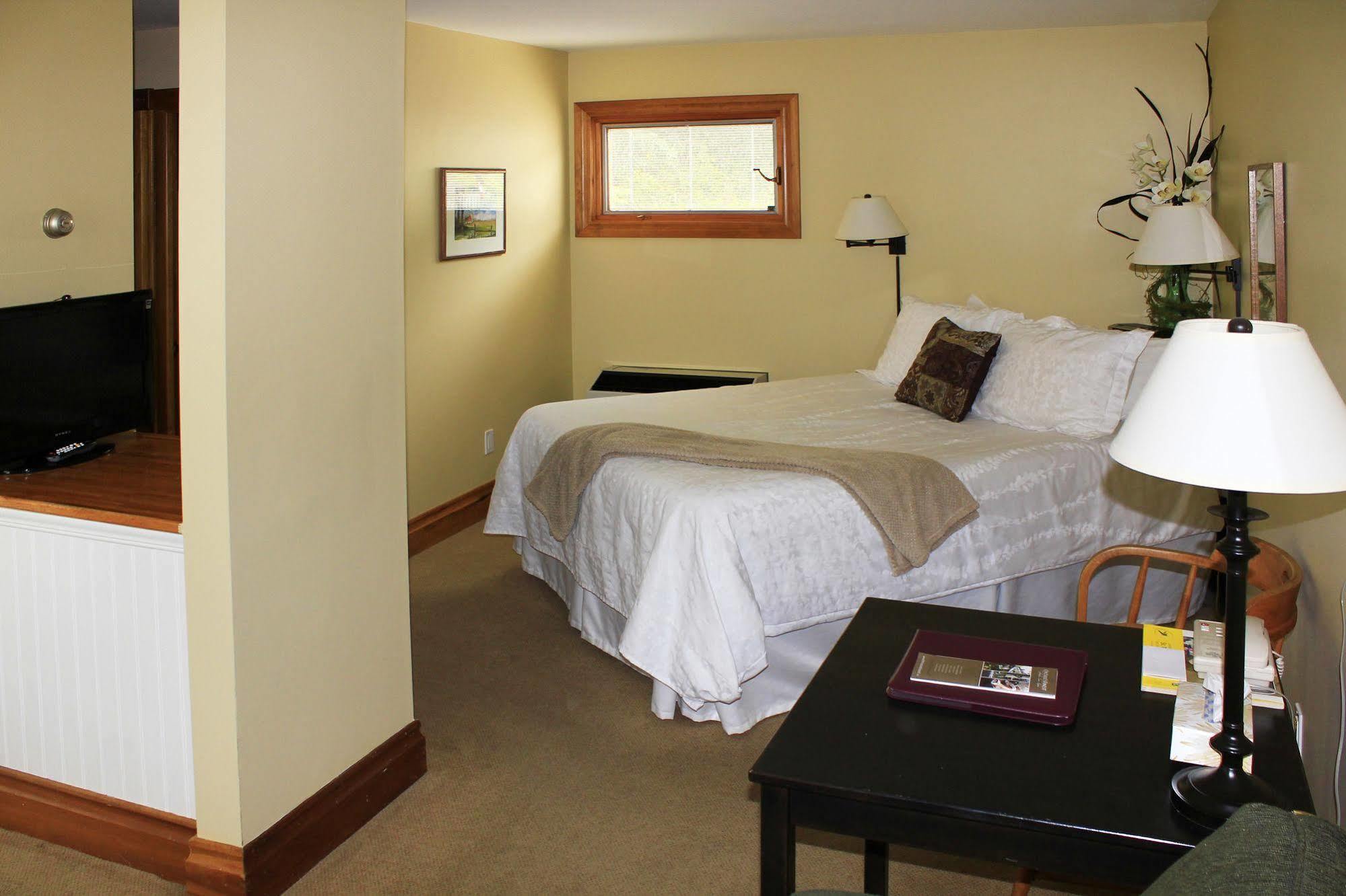 Kettle Creek Inn Port Stanley Exterior foto